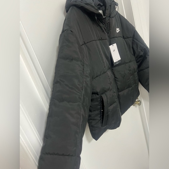 Nike Women’s Sportwear Therma-Fit Puffer Black Jacket New - Picture 13 of 15